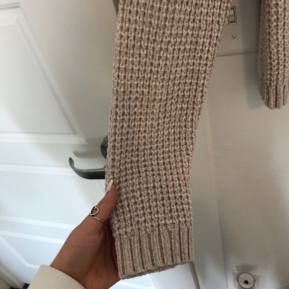 Coco + Jaimeson Sweater - Picture 3 of 5